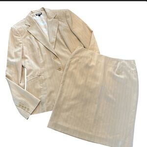 🟠 EPIC BEIGE PINSTRIPE BLAZER & SKIRT SET SIZE 8
